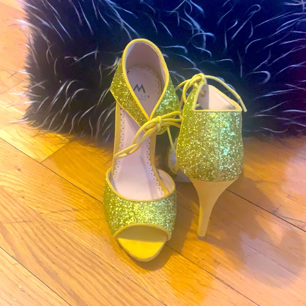 Shoesdazzle | yellow sandals/heel | size 7.5